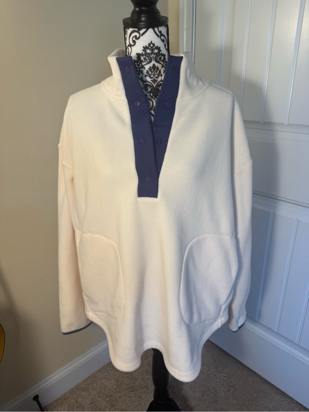 Xersion Cream Pullover Fleece with Navy Snap Placket and Pockets NWT
